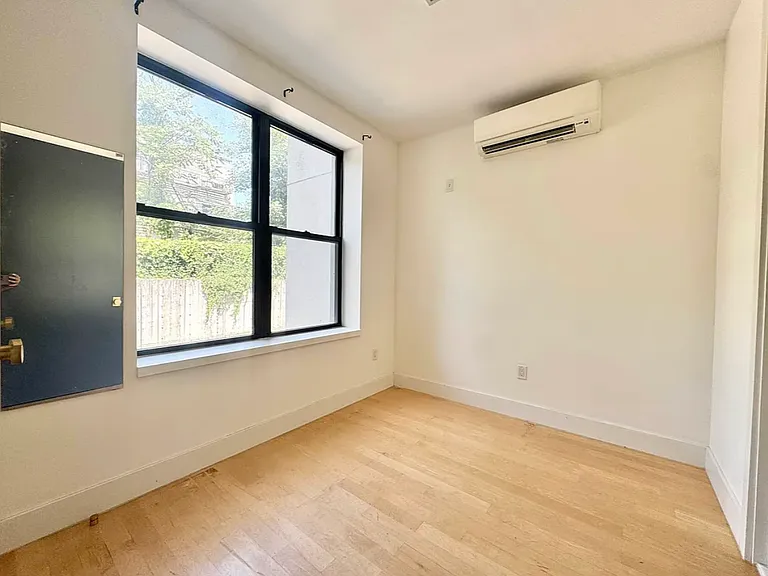 709 Hart St #2G — Photo 3