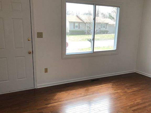 4th image of 4945 Craven Dr