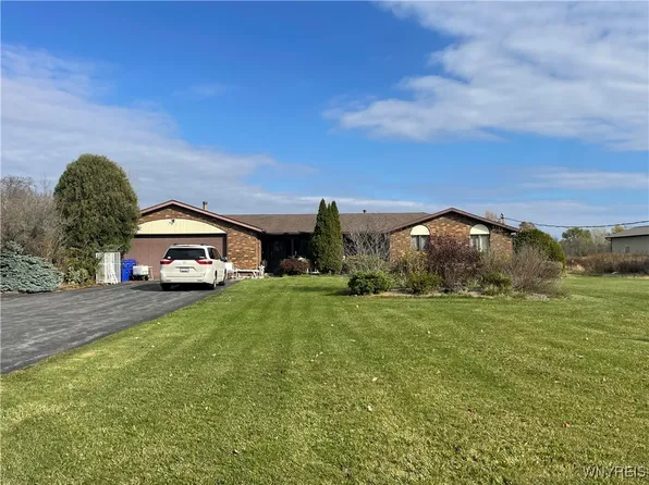 6721 Aiken Rd, Lockport, NY 14094