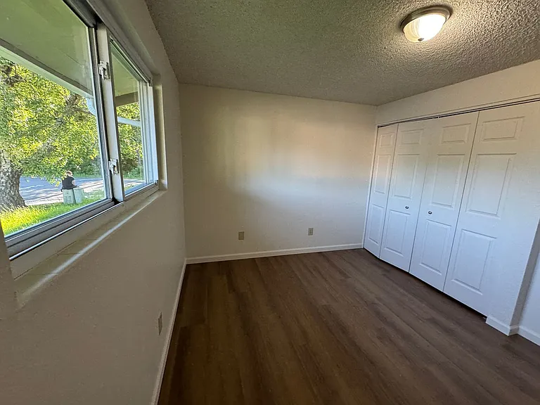 120 SE Salmon St — Photo 31