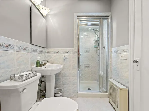 2724 East 27th Street image 12 of 34