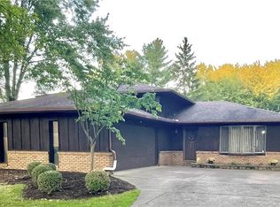 6861 McKenzie Rd, Olmsted Falls, OH 44138