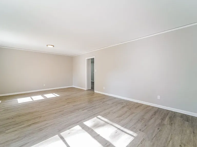 1497150_018_living_room_13226332.jpg