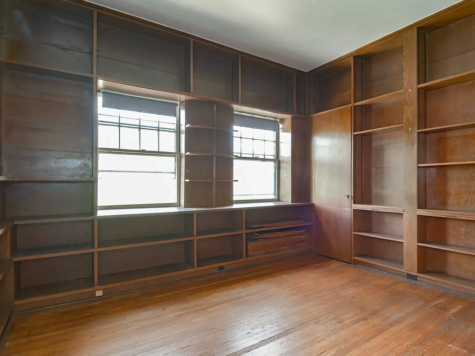 4 bed, 1.5 bath, 1400 sqft, $4,999 — Photo 2