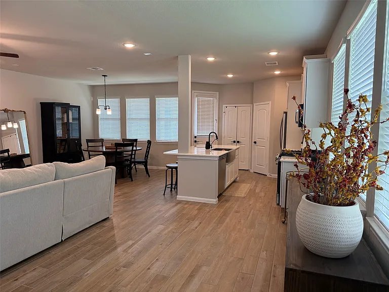5504 Hyde Park Dr — Photo 6
