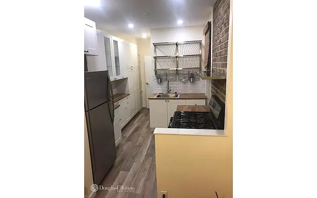 Rented by Douglas Elliman | media 7