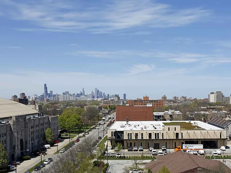 Hyde Park West Apartments & Townhomes — Photo 2