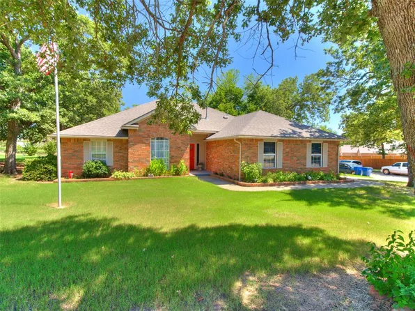 154 Woodlands Dr, Harrah, OK 73045