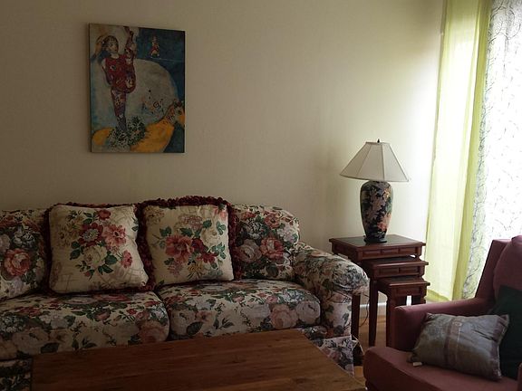 4th image of 555 Forest Ave APT 11