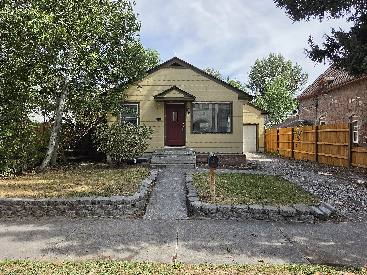 4 bed, 2.0 bath, 2030 sqft, $1,700 — Photo 2