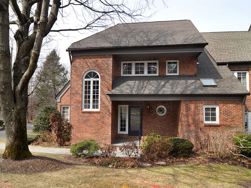1st image of 11 Mill Ct