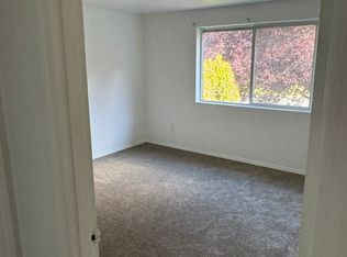 215 Cloverdale Rd #B, Kalama, WA 98625