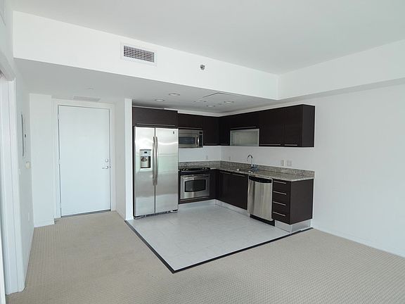 3rd image of 951 Brickell Avenue #2809