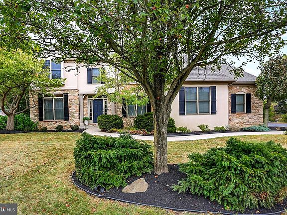 3rd image of 1140 Windsor Rd