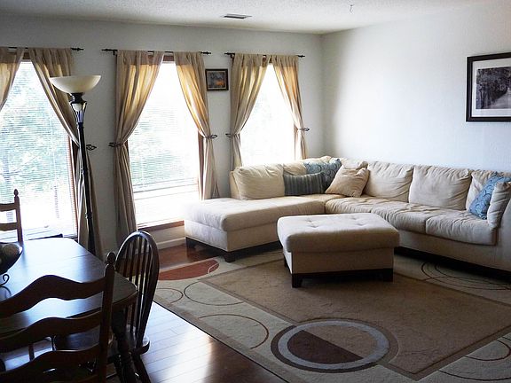 Living room.  20'x20'