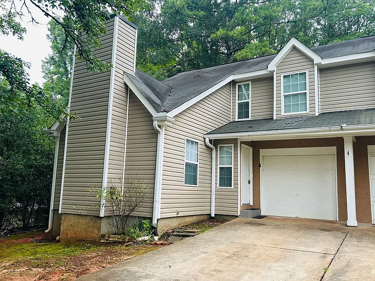 207 Hillcrest Dr — Photo 1