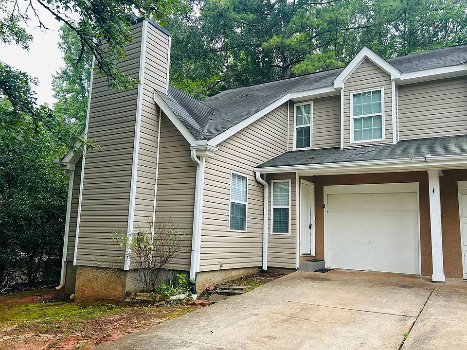 207 Hillcrest Dr