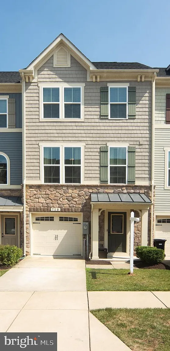 728 Ravenwood Dr photo 1