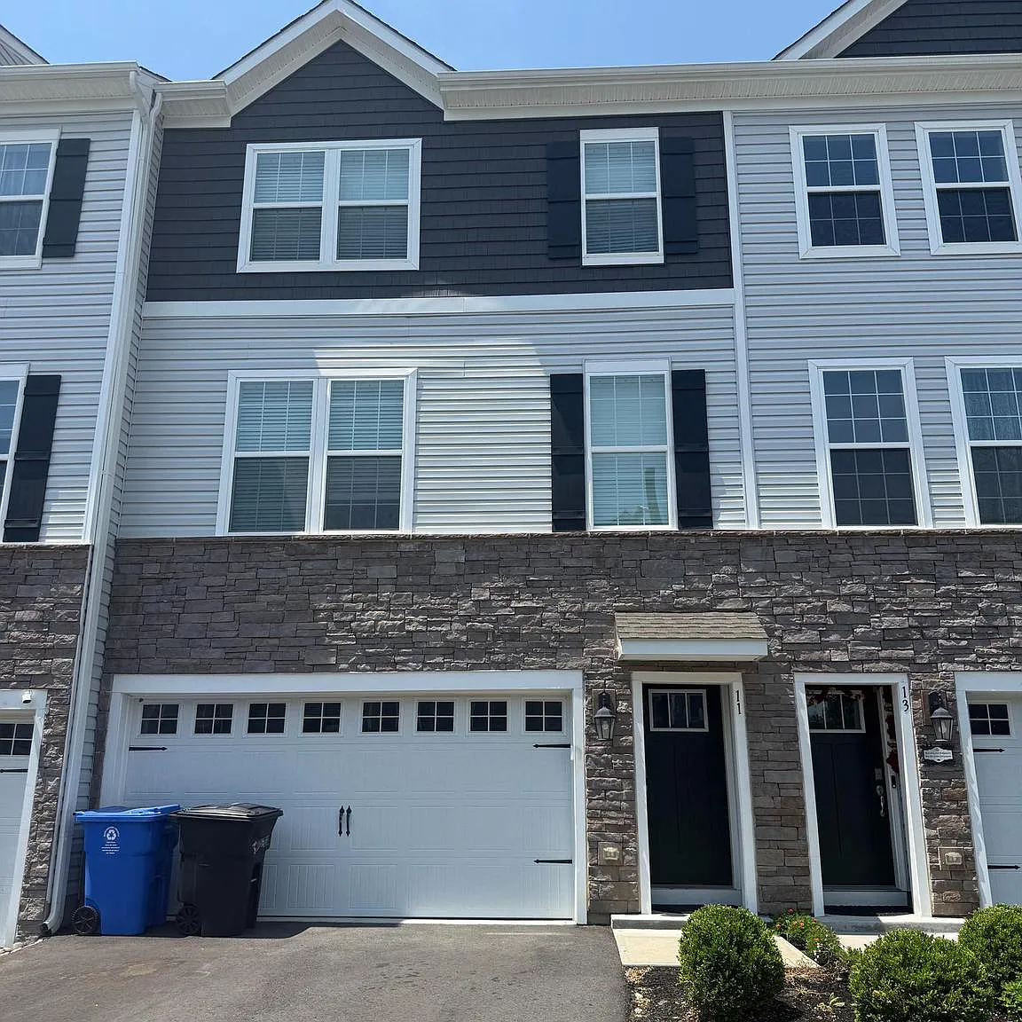 3 bed, 2.5 bath, 2290 sqft, $3,900 — Photo 1