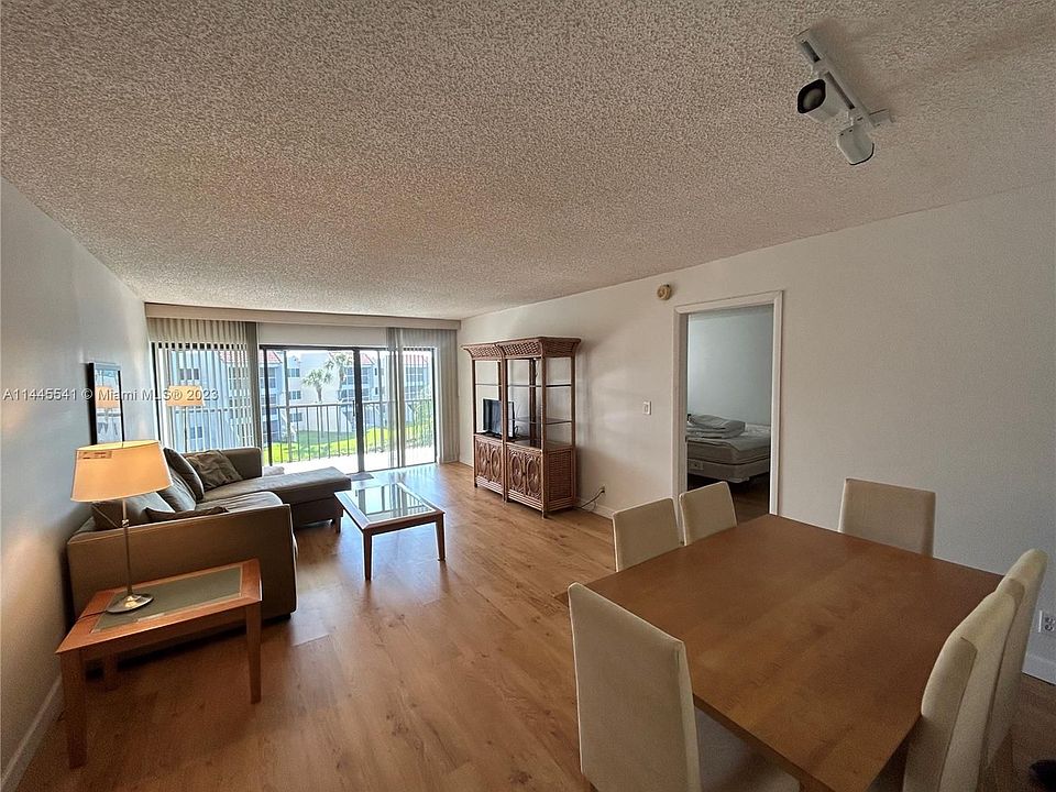 1st image of 230 Lakeview Dr APT 301