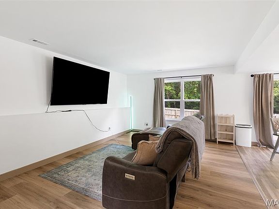 5th image of 228 Sorrento Ln