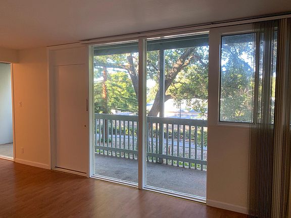 2nd image of 1127 Village Dr APT 2