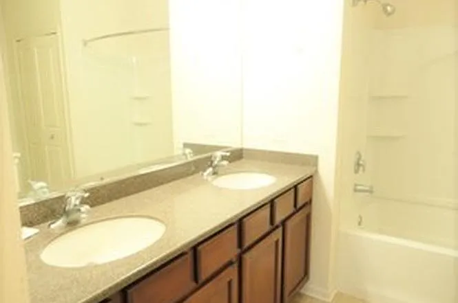 429 Grosvenor Ln — Photo 10