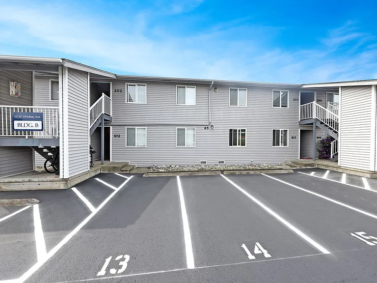 Borders Edge Apartments - Whidbey Ave — Photo 18