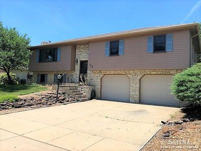 109 N Bradley Dr, Salina, KS, 67401