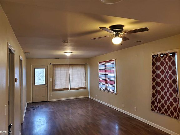 3rd image of 20224 Stafford St
