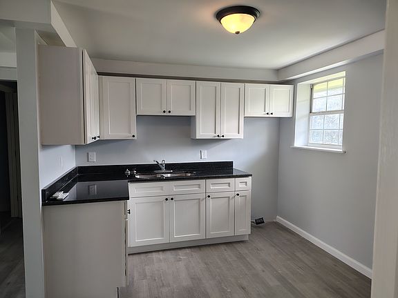 3rd image of 414 Rutledge Pike #A