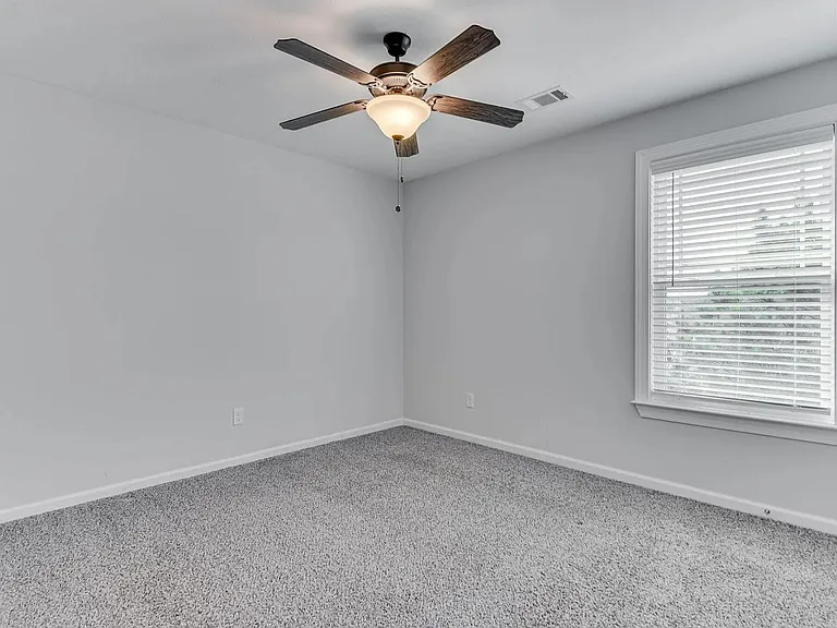540 Vinings Dr — Photo 25