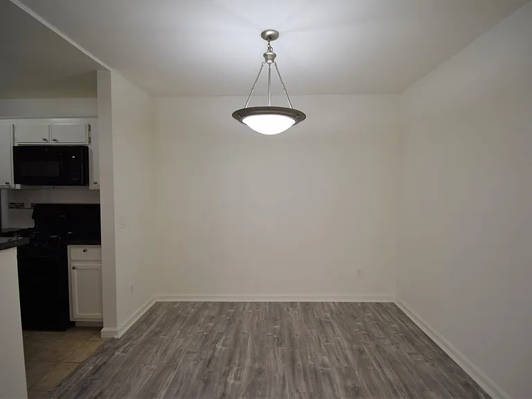 11035 Otsego St — Photo 6
