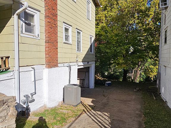 3rd image of 5021 College Ave