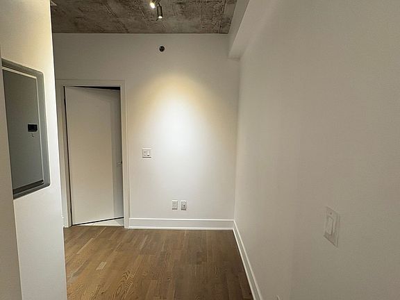 5th image of 90 Trinity St #602