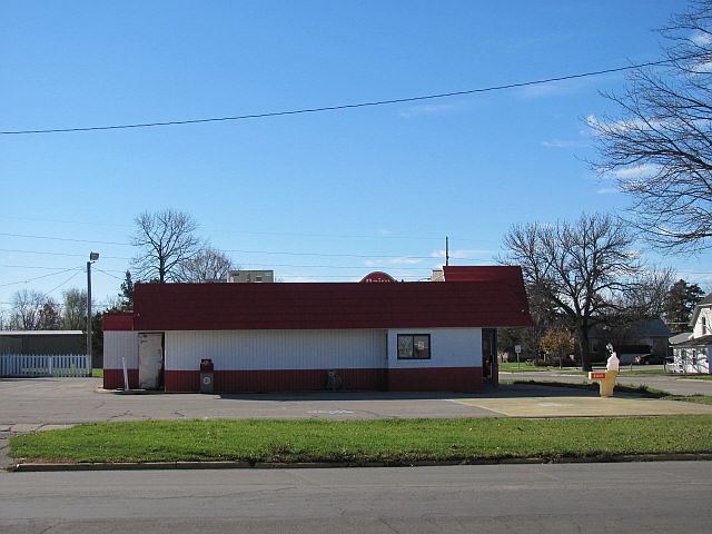 1st image of 702 2nd Ave