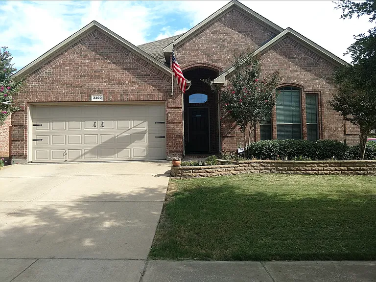 3200 Stonecrop Trl — Photo 2