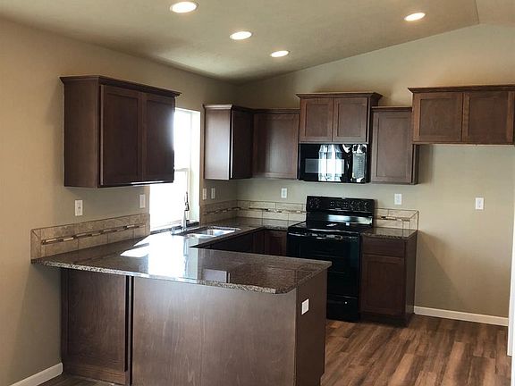 3rd image of 1413 W Summer Hill Ct
