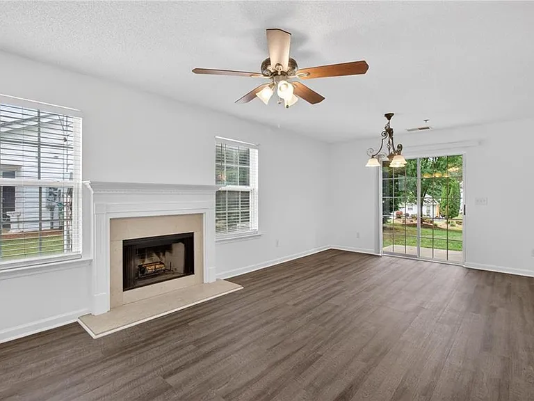 275 Cottonwood Creek Cir — Photo 4