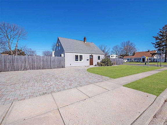 2nd image of 43 Meadow Ln