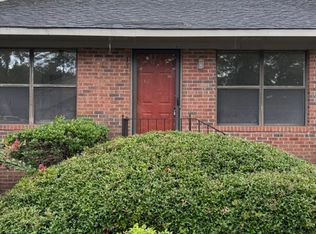 137 Villa Dr, Fayetteville, NC 28311