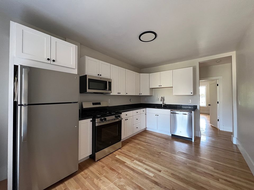 1st image of 912 Dwight St #3-R