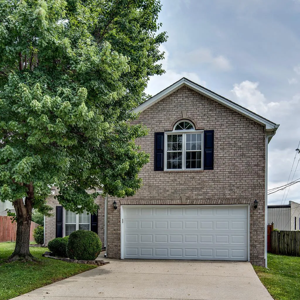 3 bed, 2.5 bath, 2358 sqft, $3,295 — Photo 1