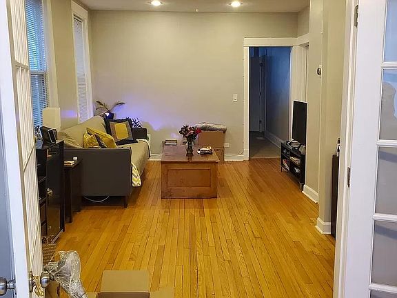 4th image of 1-2111 W Belle Plaine Ave #1