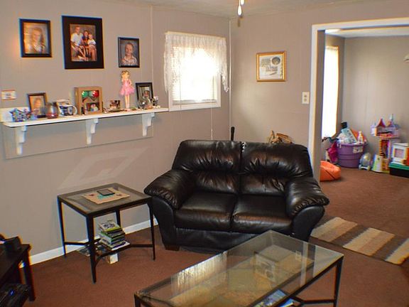 5th image of 590 Plum Ave