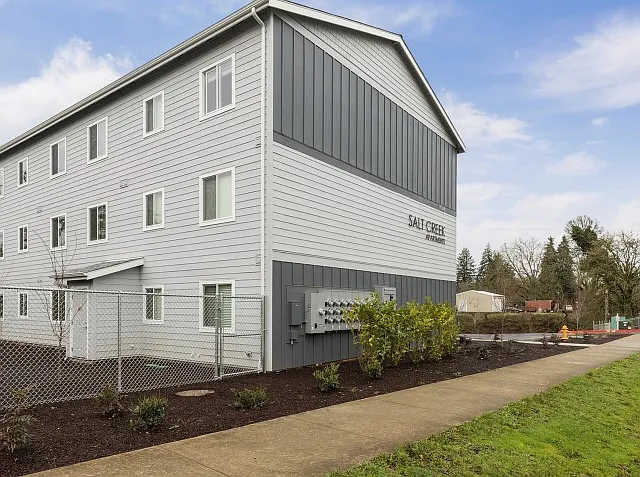 108 N Trade St — Photo 12