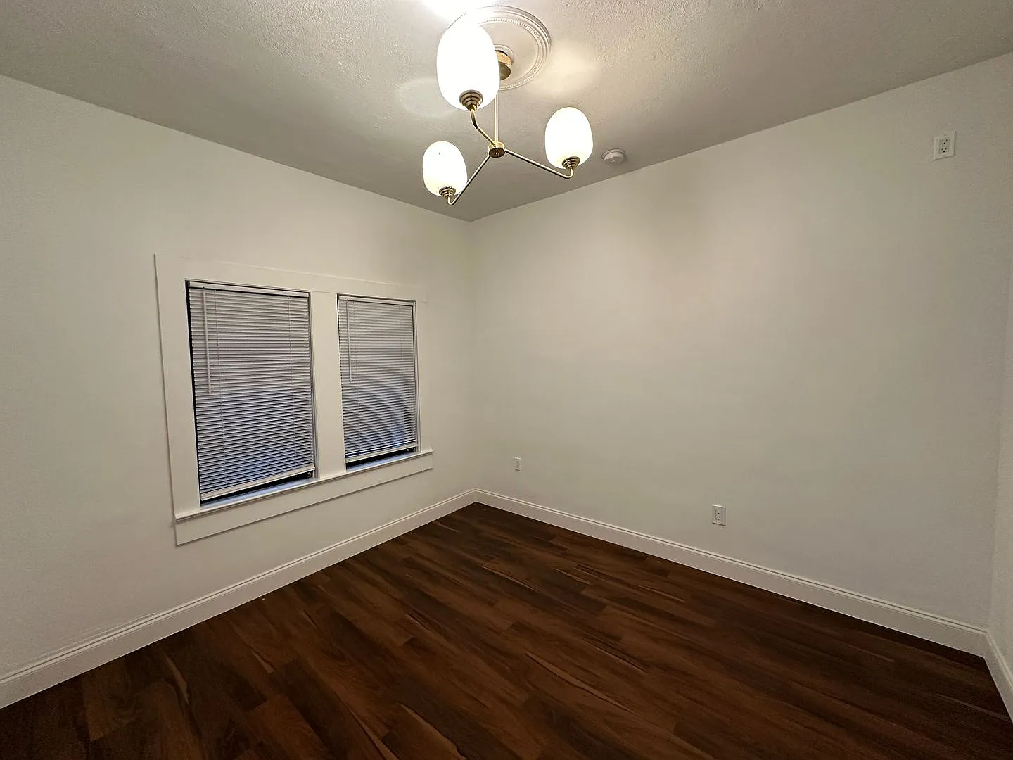 3 Bed - 2 Bath - Fenced Yard — Photo 4