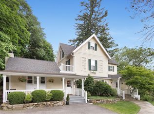 374 Bear Ridge Rd, Pleasantville, NY 10570