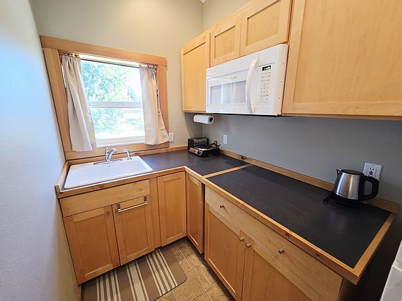 5th image of 1836 Rebecca Ave