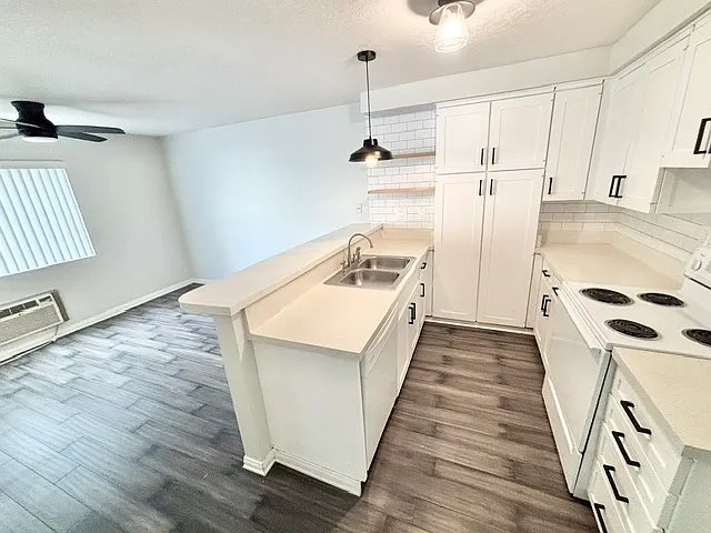 2 bed, 800 sqft, $2,500 — Photo 2